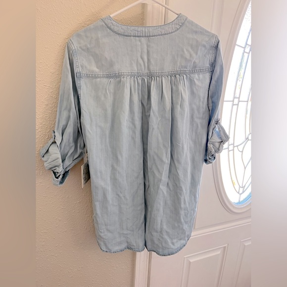 NWT 👕 Cafe Marrakesh Women’s Button Up in Soft Denim Color. - Picture 2 of 4